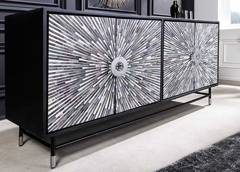 Buffet en bois massif noir avec décor en façades os de chameaux