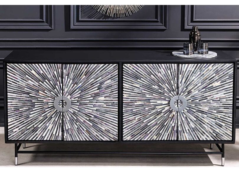 Buffet en bois massif noir avec décor en façades os de chameaux
