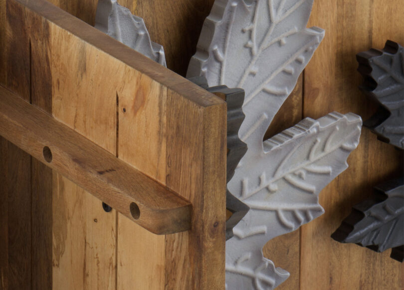 Meuble buffet en bois massif de manguier 177cm décor feuilles d'érables en façades