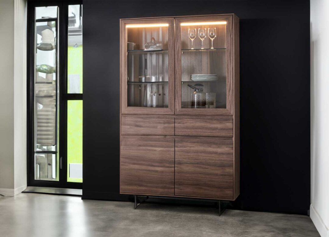 Vitrine haute droite aspect bois de noyer foncé
