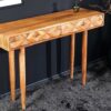 Console 100cm en bois d'acacia miel naturel avec relief sur façade