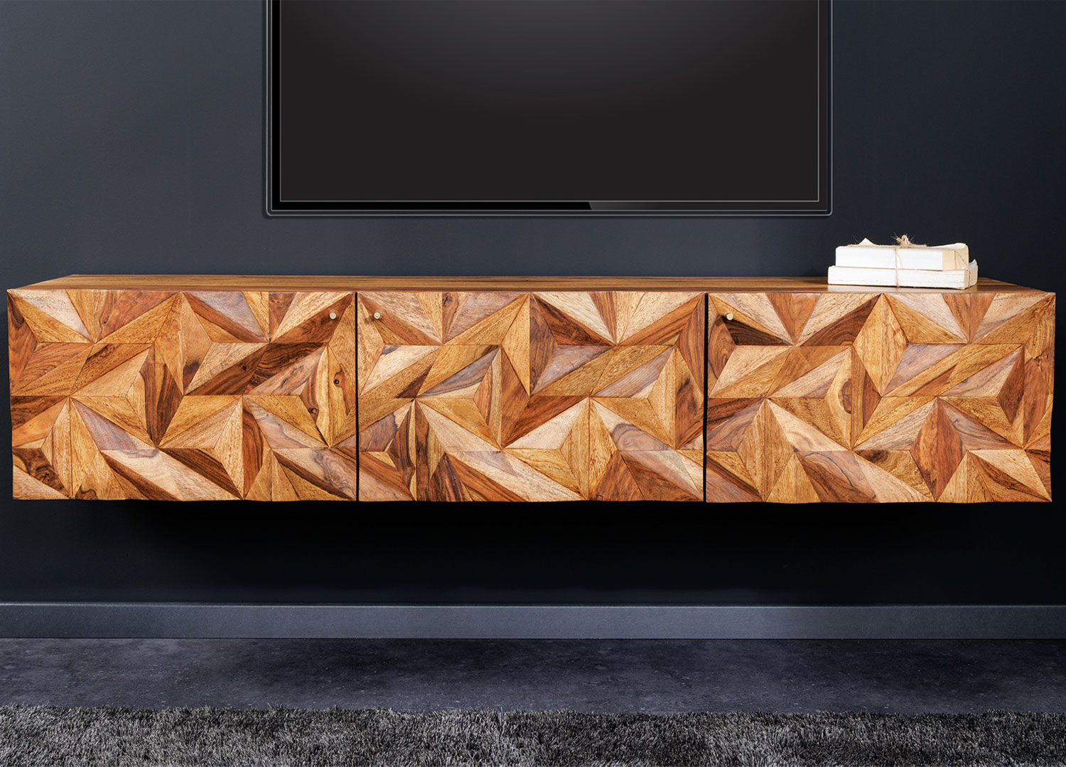 Meuble tv suspendu en bois de sesham avec relief en façade