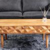 Table basse en bois d'acacia massif miel 100cm avec façades sculptées naturel