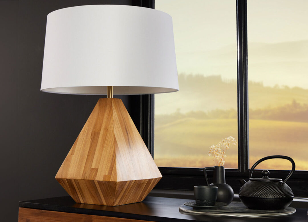 Lampe en bois de teck et abat-jour en coton blanc