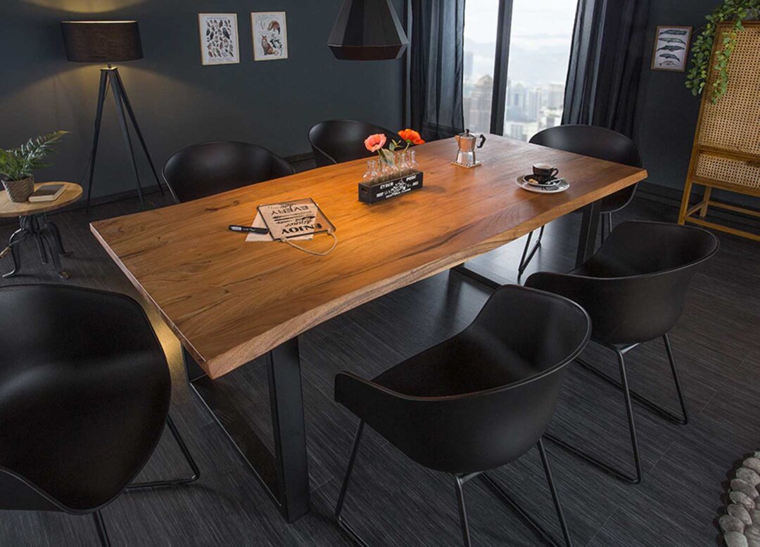 Table de repas en bois d'acacia massif avec bords ondulés