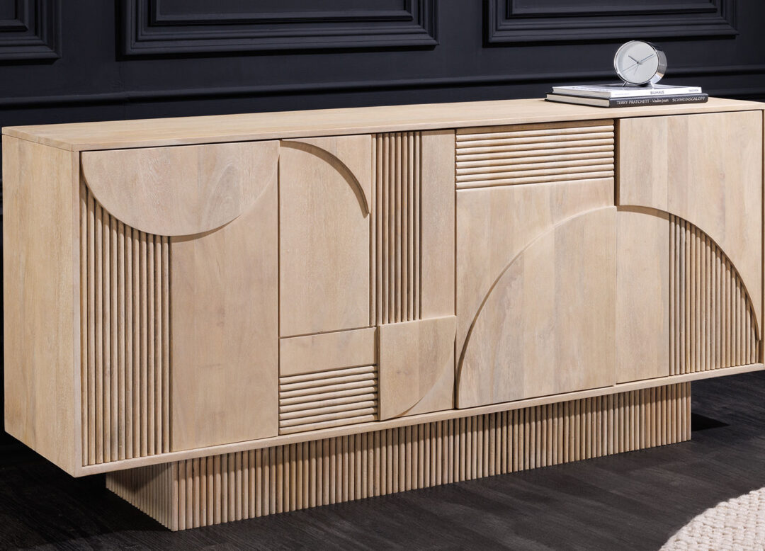 Buffet en bois massif décor sculpté