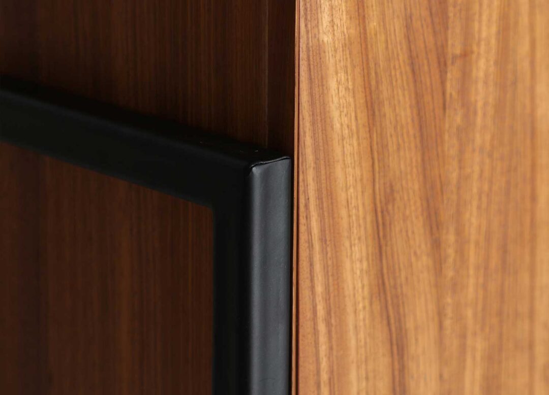 Armoire en bois de sapin massif