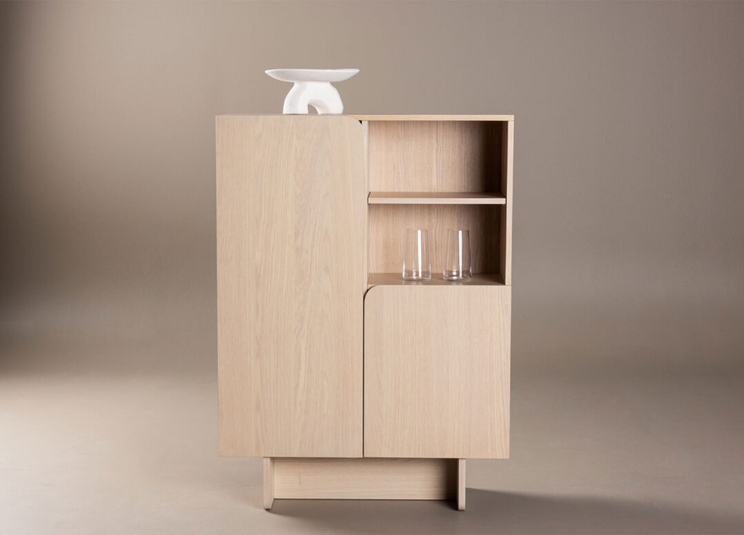 Buffet haut en bois blanchi épuré