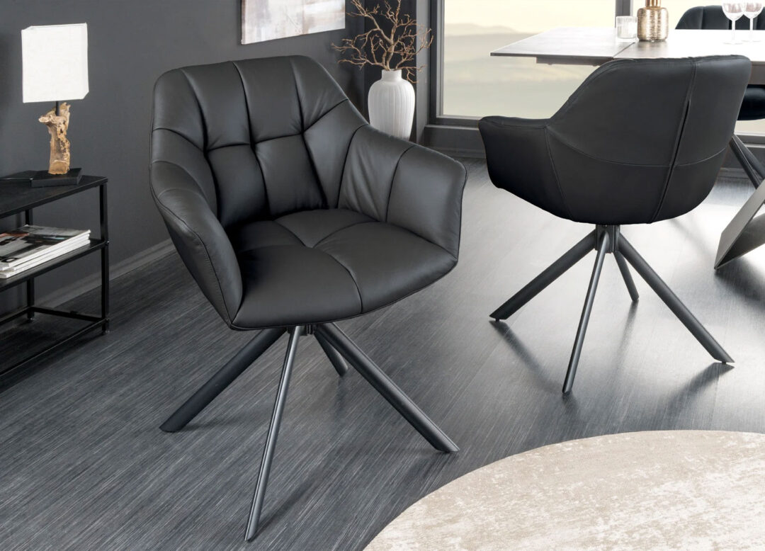 Chaise en cuir noir