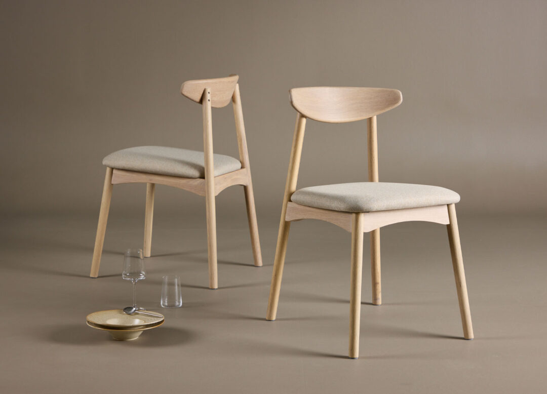 Lot de 2 chaises de salle à manger aspect bois blanchi et tissu