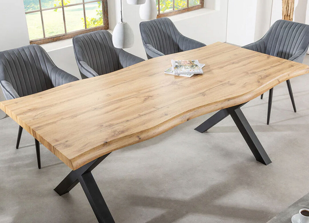 Table de salle à manger aspect bois et métal noir