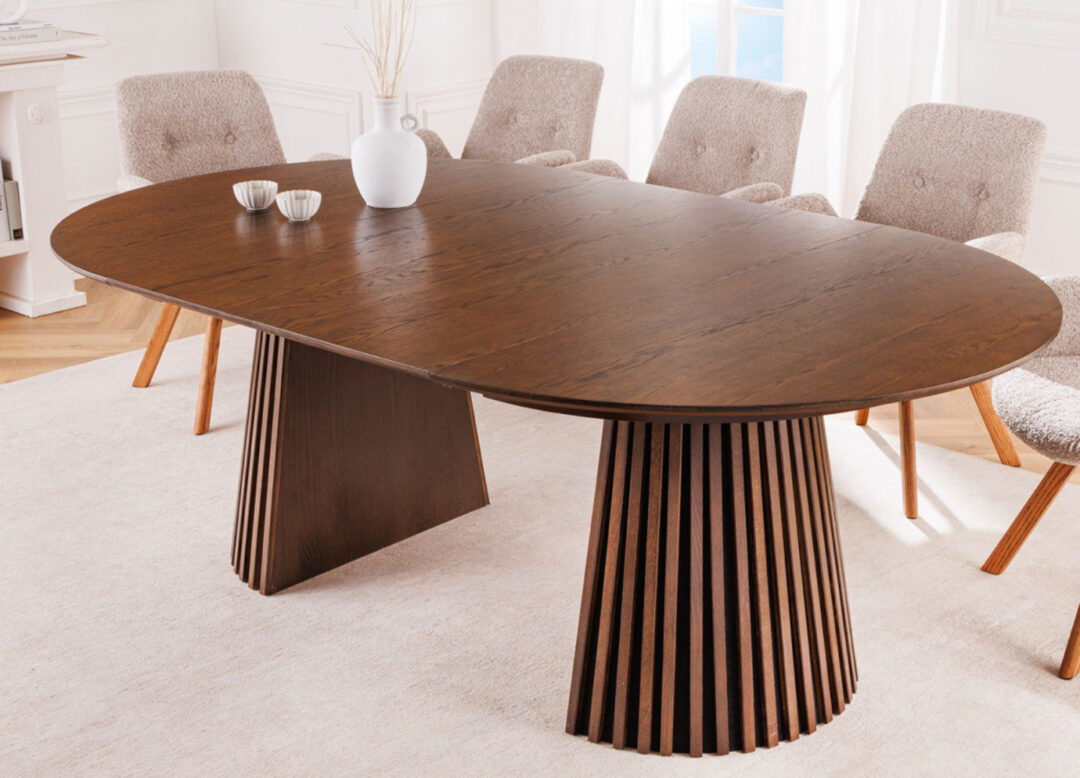 Table de salle à manger en bois foncé extensible