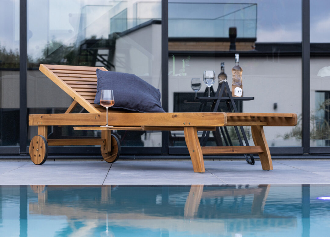 Chaise longue en bois d'acacia