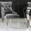 Chaise en velours gris chesterfield baroque