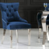 Chaise en velours bleu chesterfield baroque