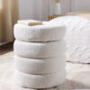 Pouf en tissu bouclé blanc avec rangement intérieur