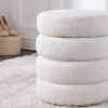 Pouf en tissu bouclé blanc avec rangement intérieur
