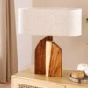 Lampe de chevet en bois massif et tissu bouclé blanc