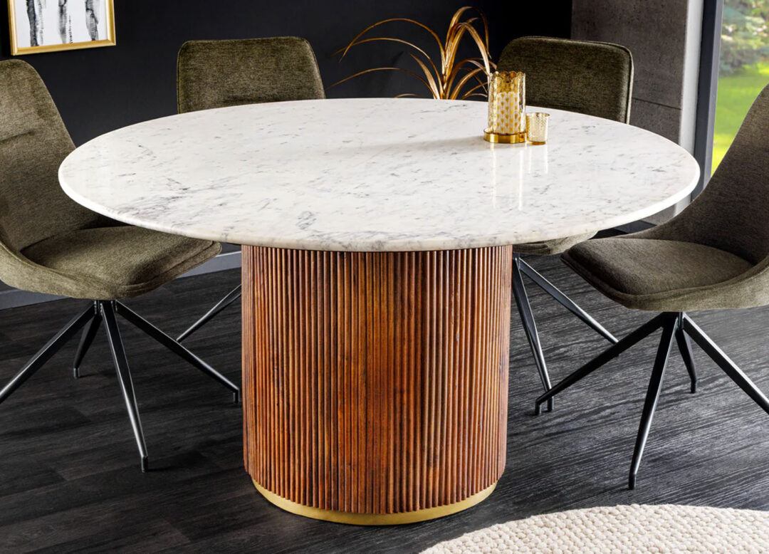 Table à manger ronde plateau en marbre blanc et piétement en bois de manguier strié, diamètre de 140cm
