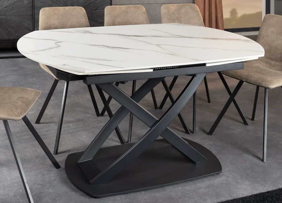 Table ovale extensible en céramique aspect marbre blanc