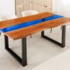 Table de salle à manger bois et epoxy bleu