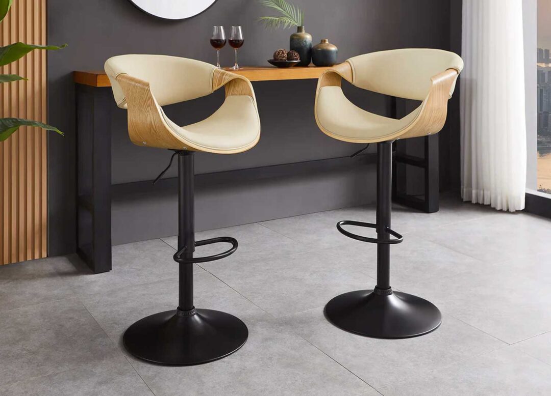 Chaise de bar bois plaqué de chêne et simili cuir beige, rotative à 360°