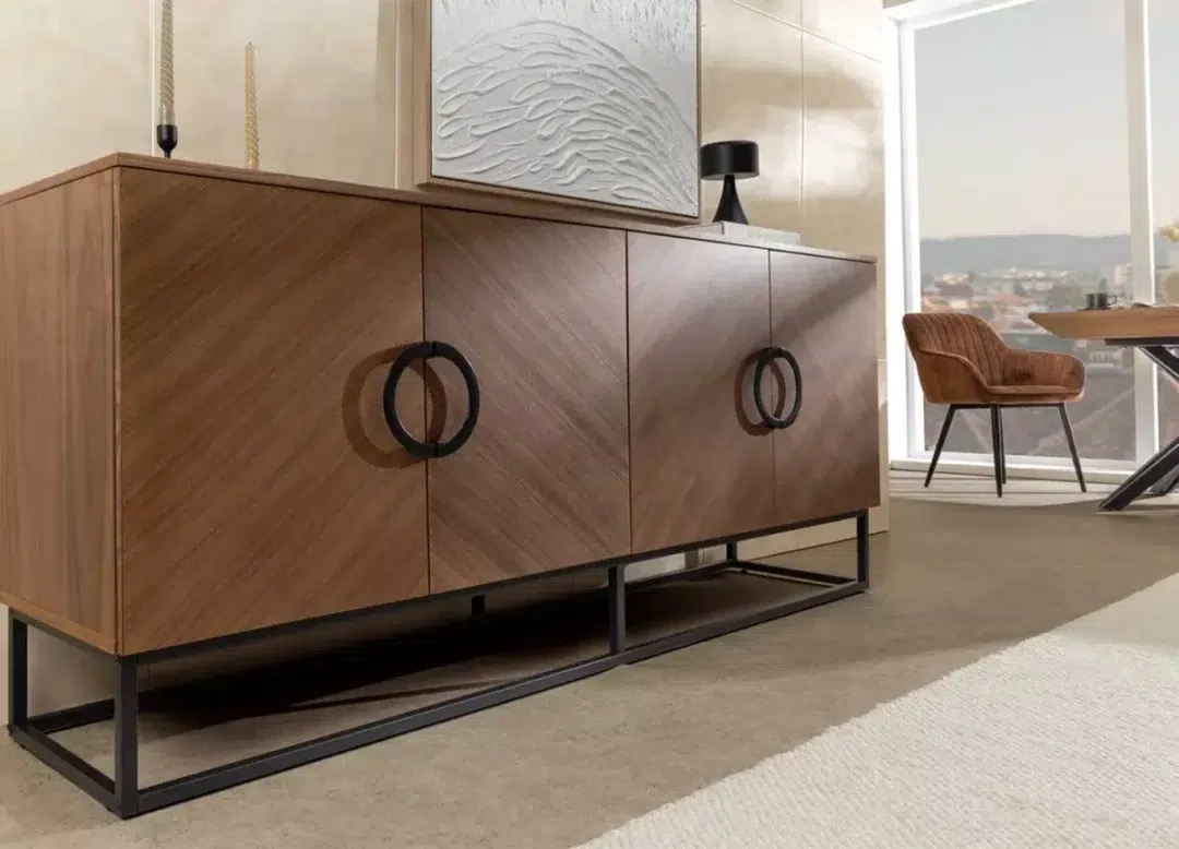 Buffet 4 portes de 180 cm en bois de noyer foncé