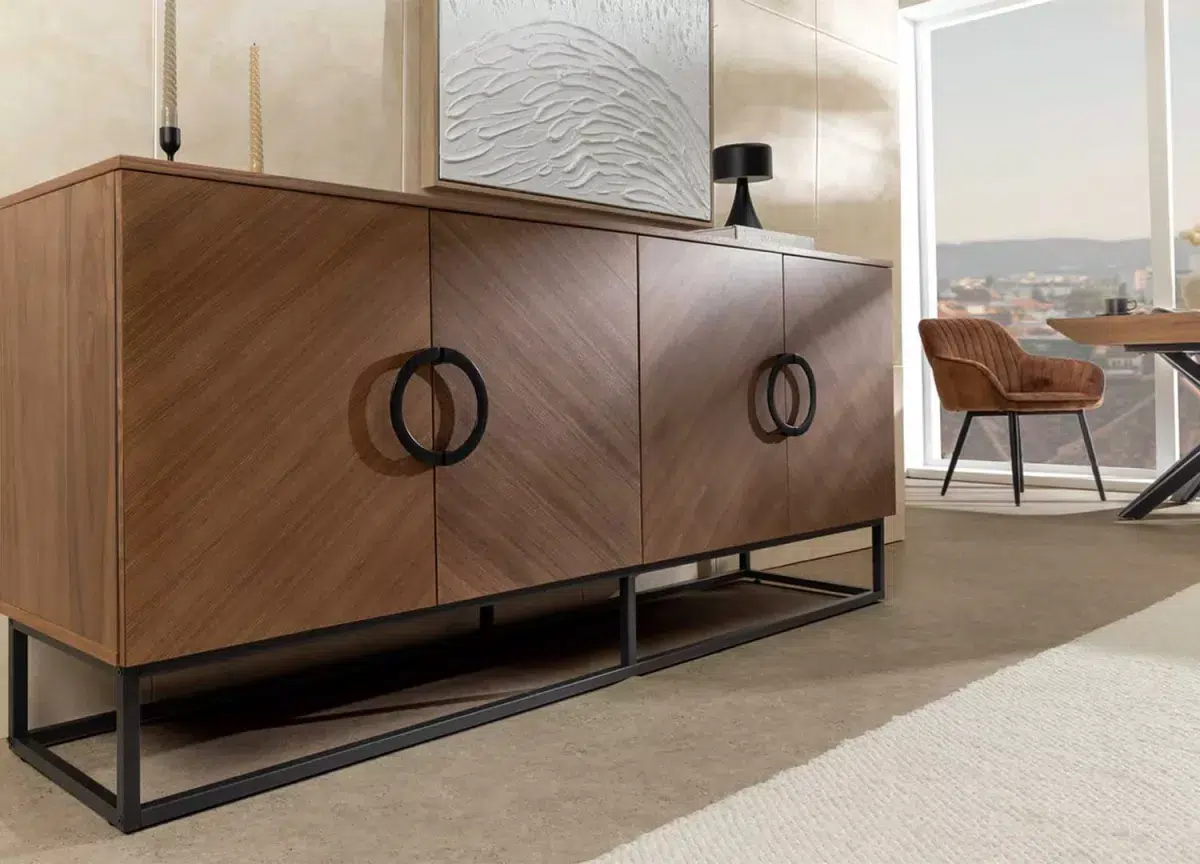 Buffet 4 portes de 180 cm en bois de noyer foncé