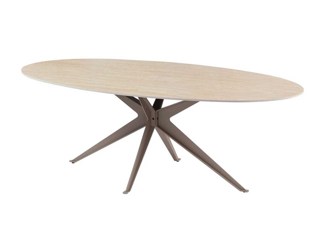 Table ovale RONAN 220 cm avec chaises beige dans une salle à manger contemporaine