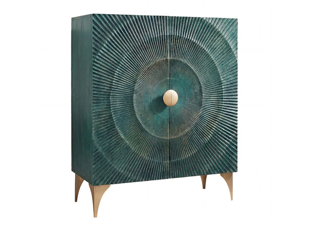 Buffet haut SOLEIL turquoise 120 cm en bois de manguier avec façade 3D sculptée et pieds dorés sur fond blanc