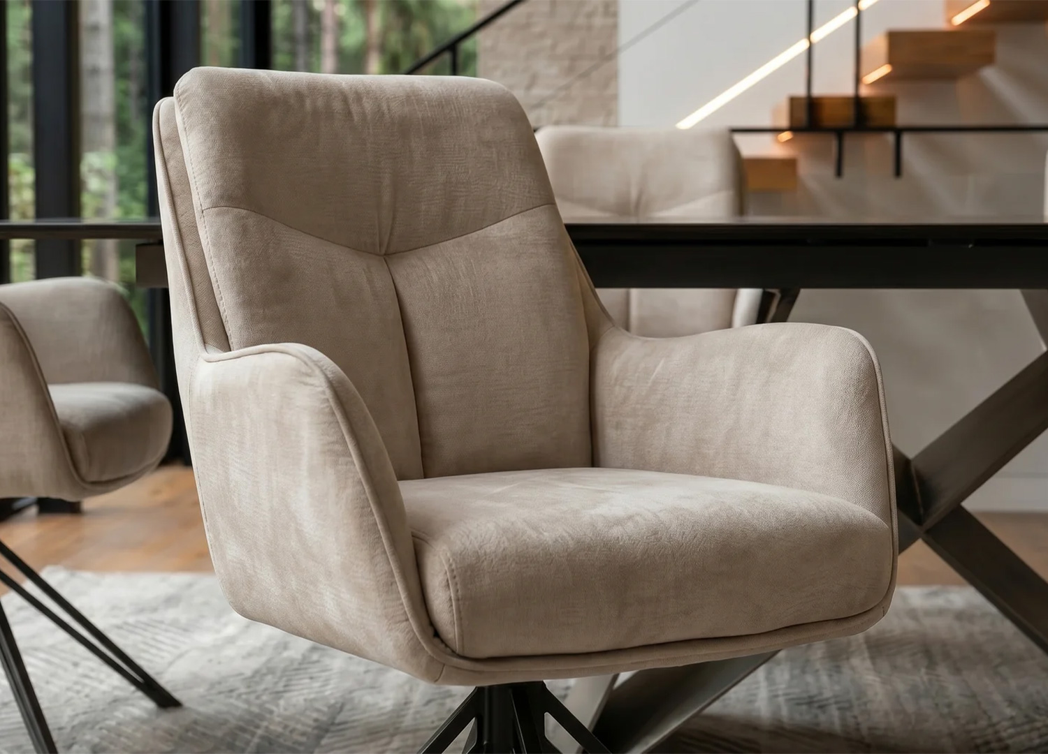 Détail de l’assise confortable de la chaise VELORA beige avec rembourrage à ressorts ensachés