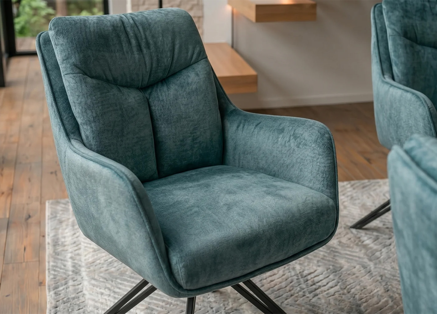 Chaise pivotante VELORA bleu pétrole en velours avec accoudoirs pour salle à manger ou bureau
