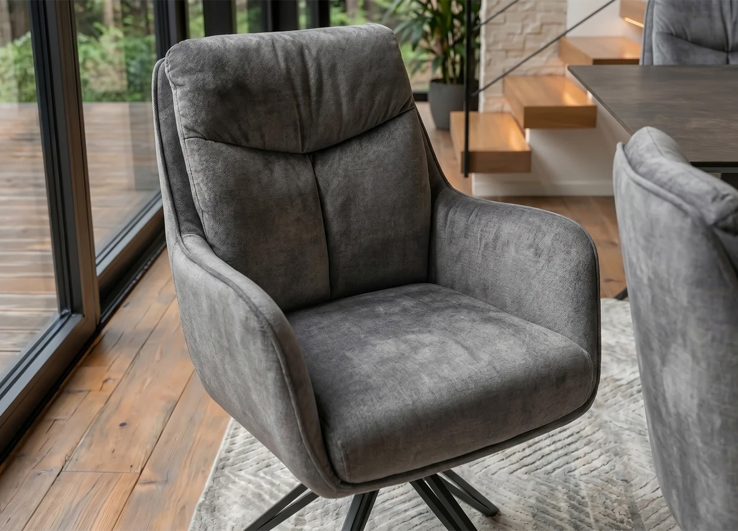 Détail de l’assise confortable à ressorts ensachés de la chaise VELORA gris anthracite