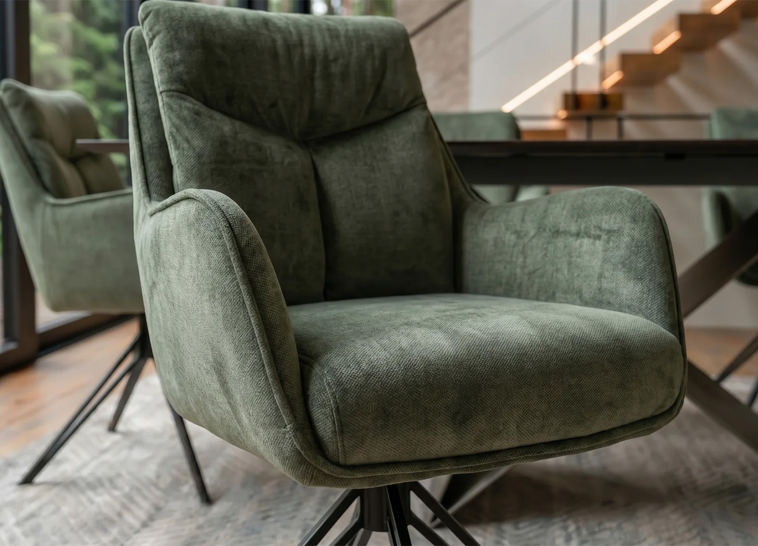 Détail de l’assise confortable de la chaise pivotante VELORA vert avec ressorts ensachés
