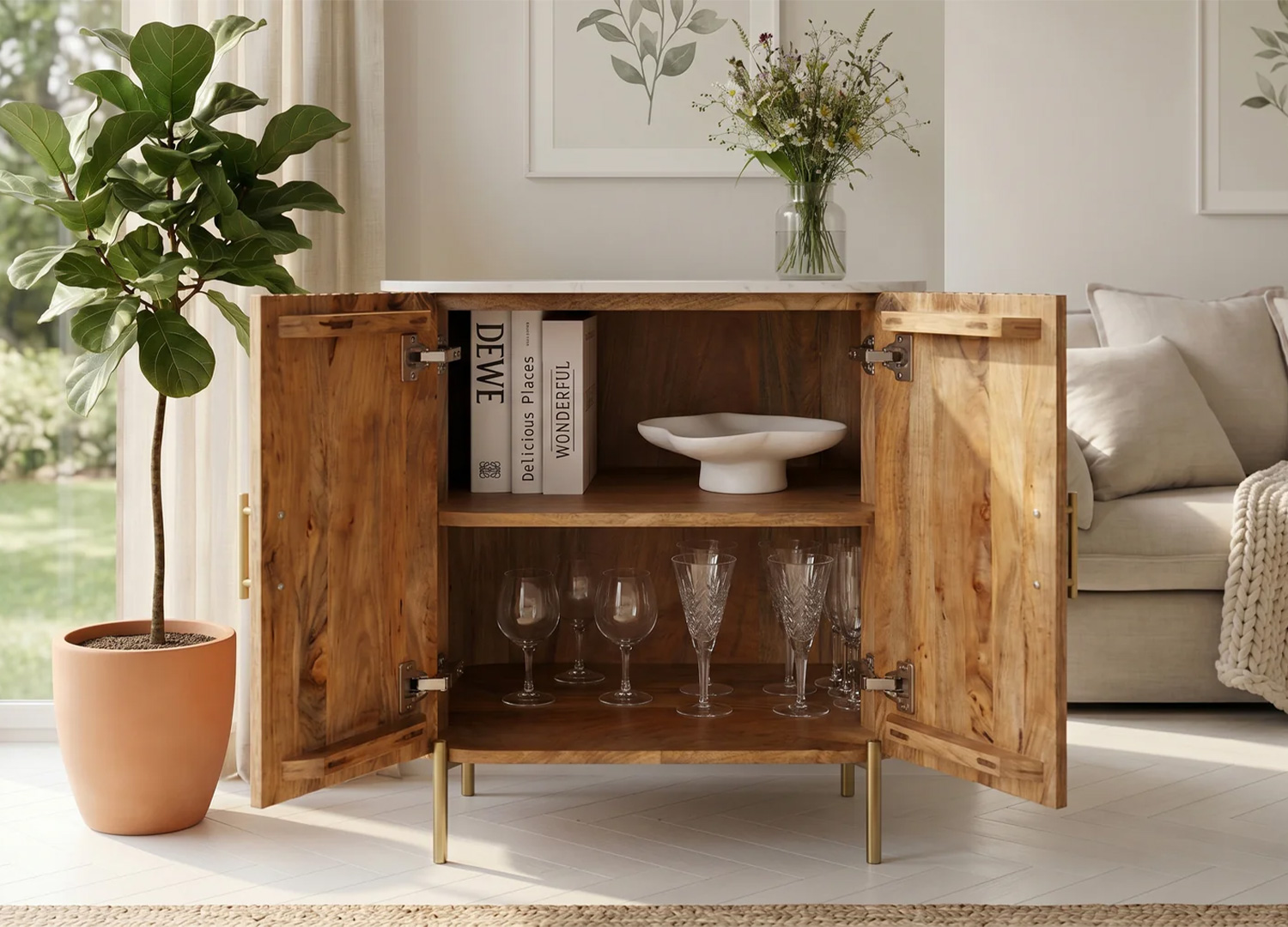 Commode MARELLO 70 cm portes ouvertes avec rangement intérieur en bois de manguier