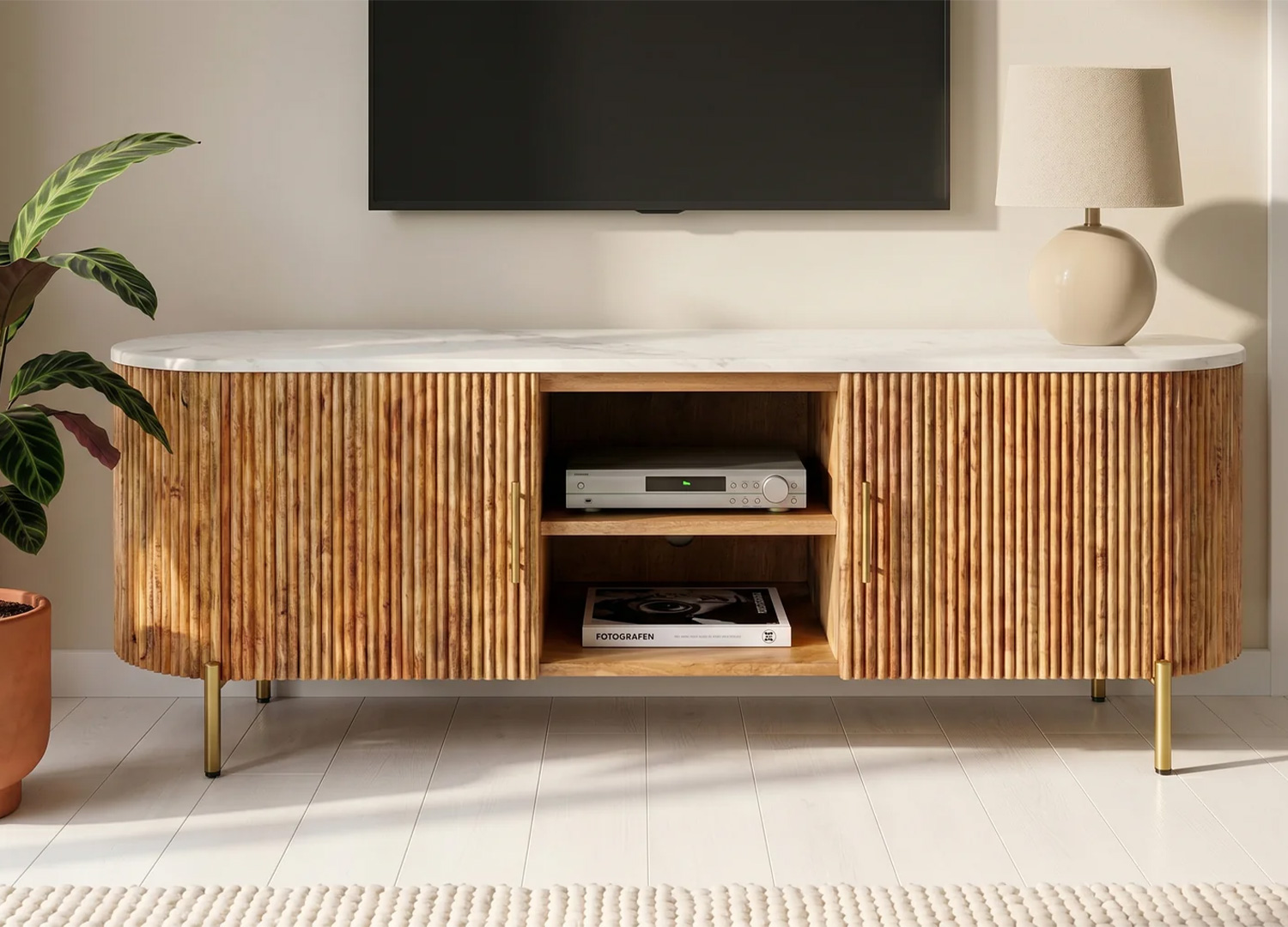 Meuble TV MARELLO 140 cm avec deux niches ouvertes, portes latérales et rangements intérieurs