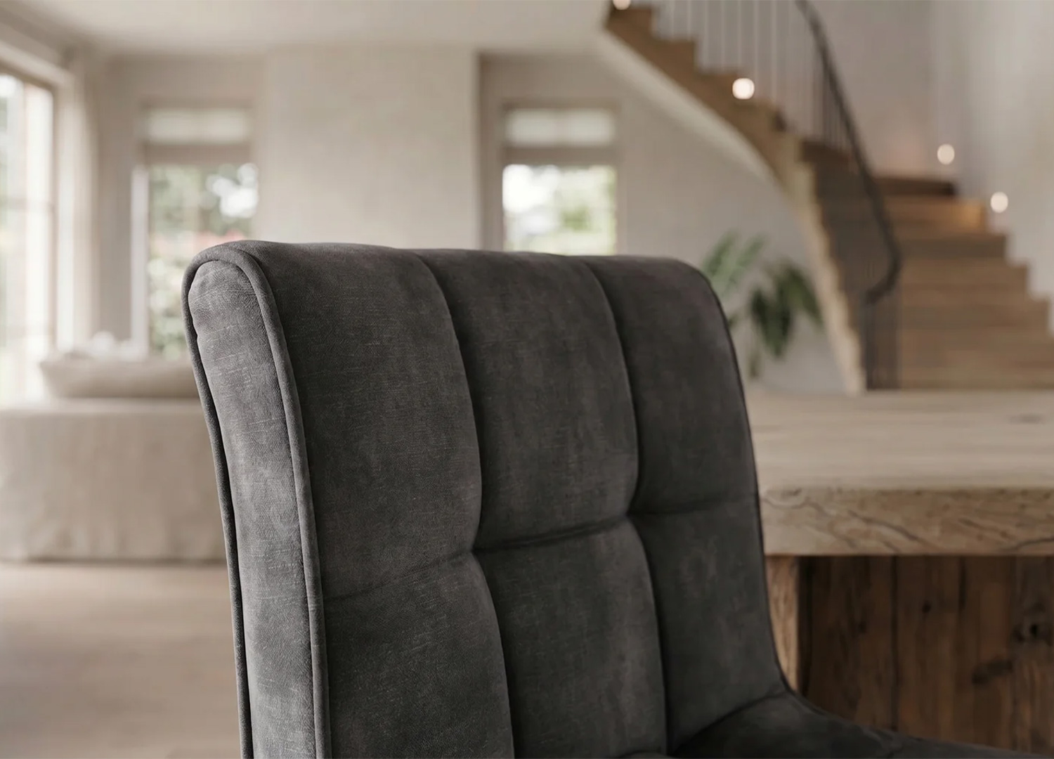 Détail des coutures du dossier capitonné du tabouret de bar LORENZO anthracite
