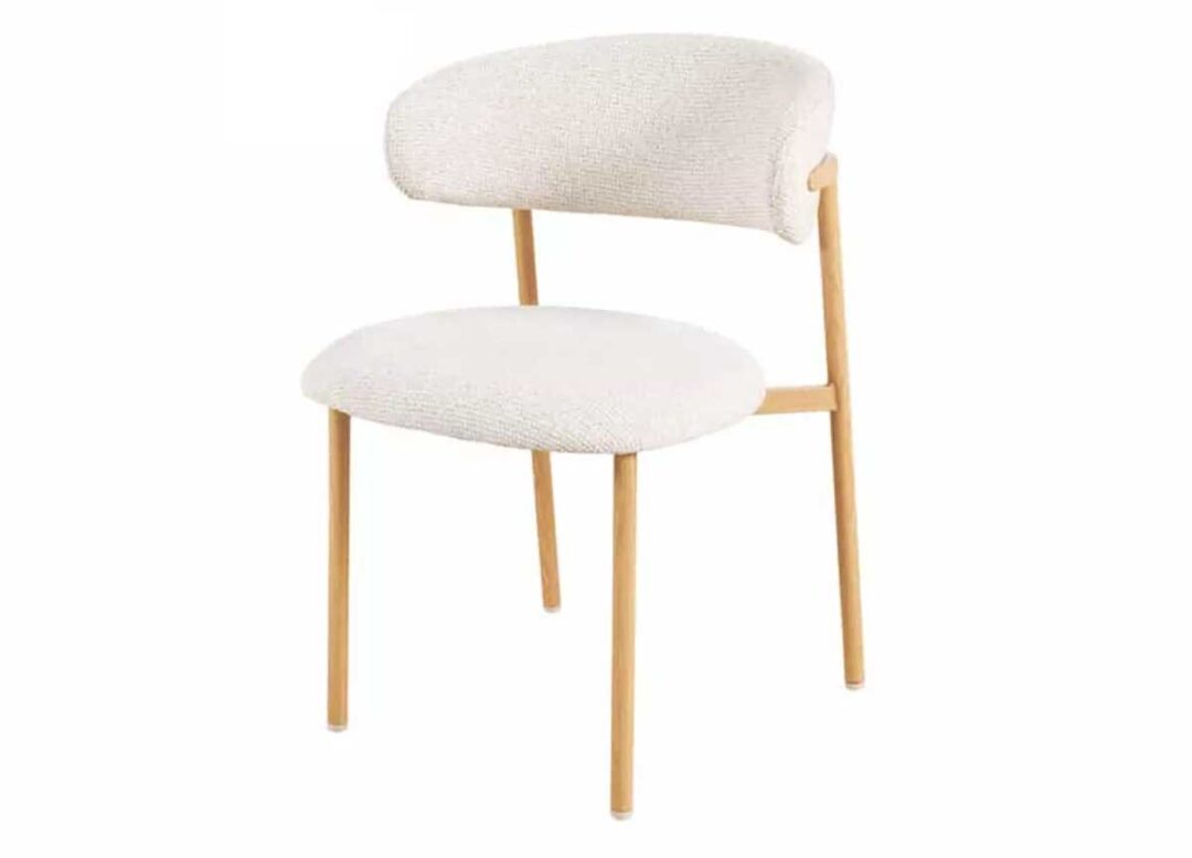 Chaise ALBANE en tissu beige texturé et structure effet chêne clair sur fond blanc