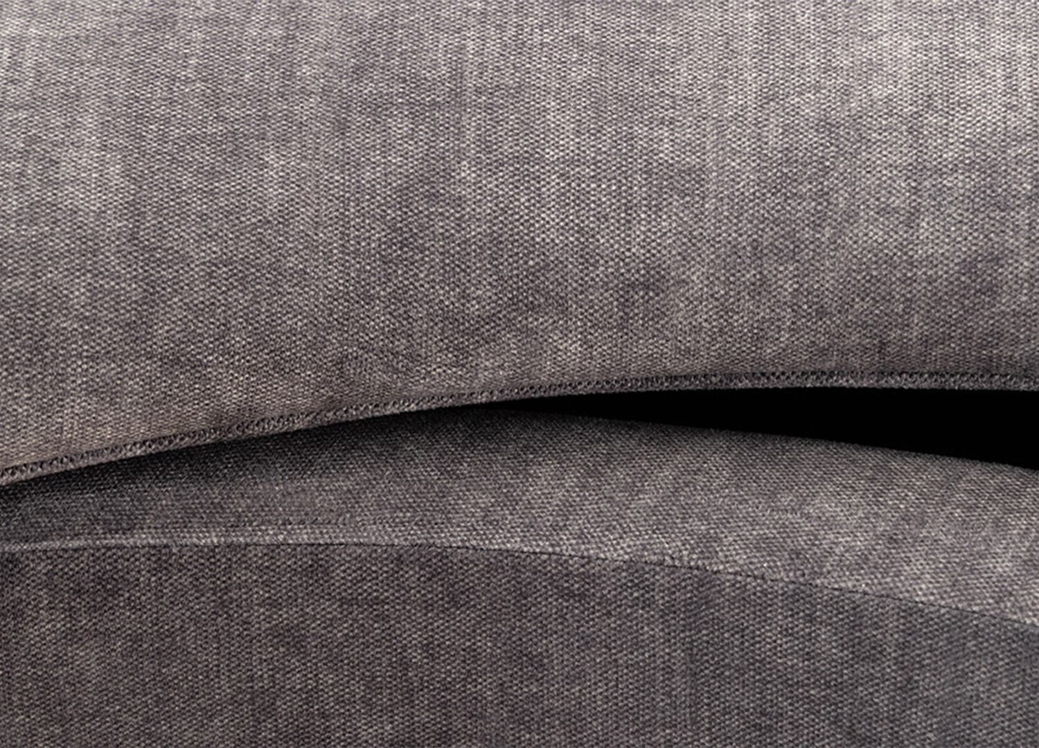 Zoom sur le revêtement velours gris graphite de la banquette coffre SOLANE