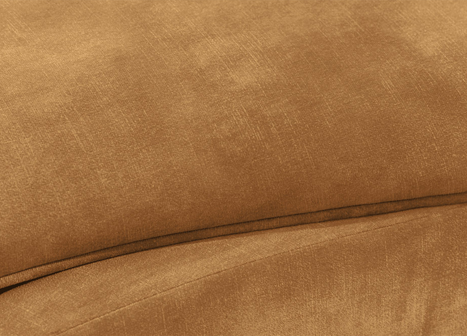 Zoom sur le tissu velours moutarde de la banquette SOLANE avec détail de l’assise