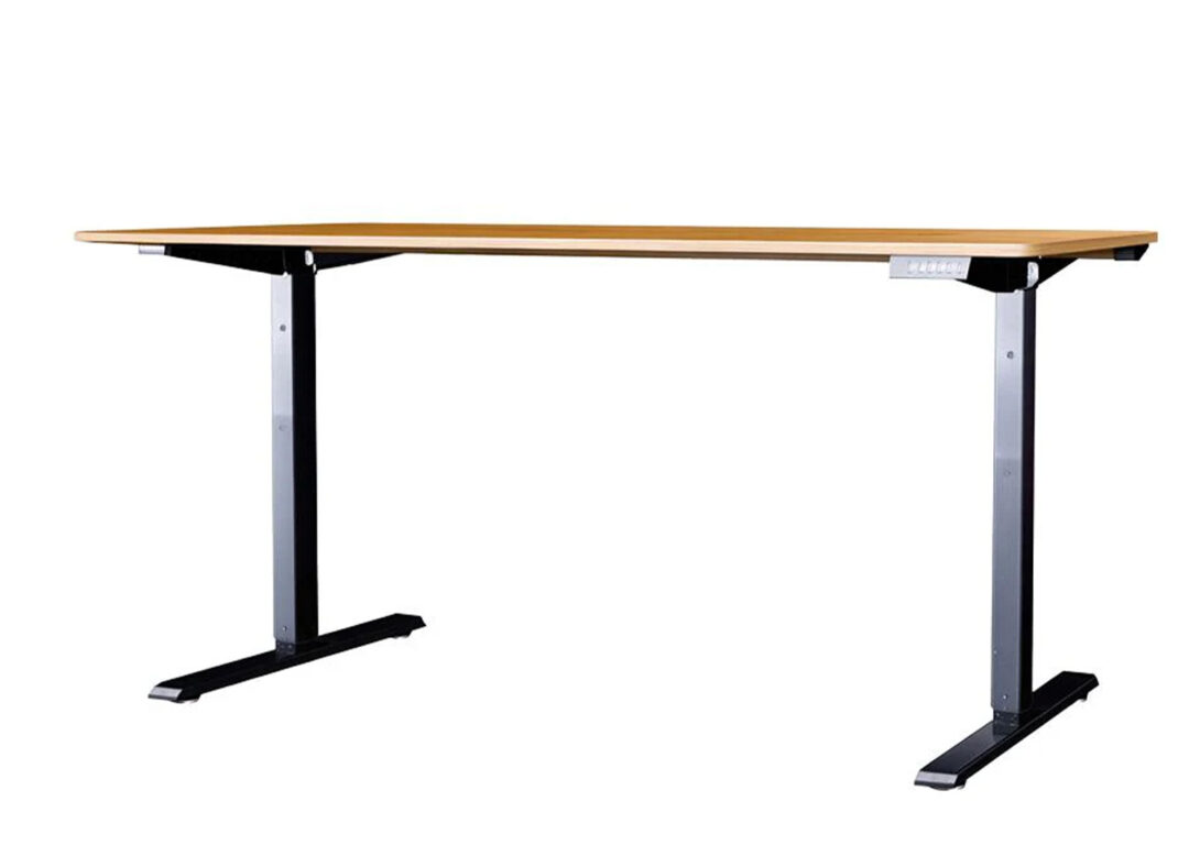 Bureau ALTO 140 cm avec plateau finition chêne naturel et piètement en métal noir sur fond blanc