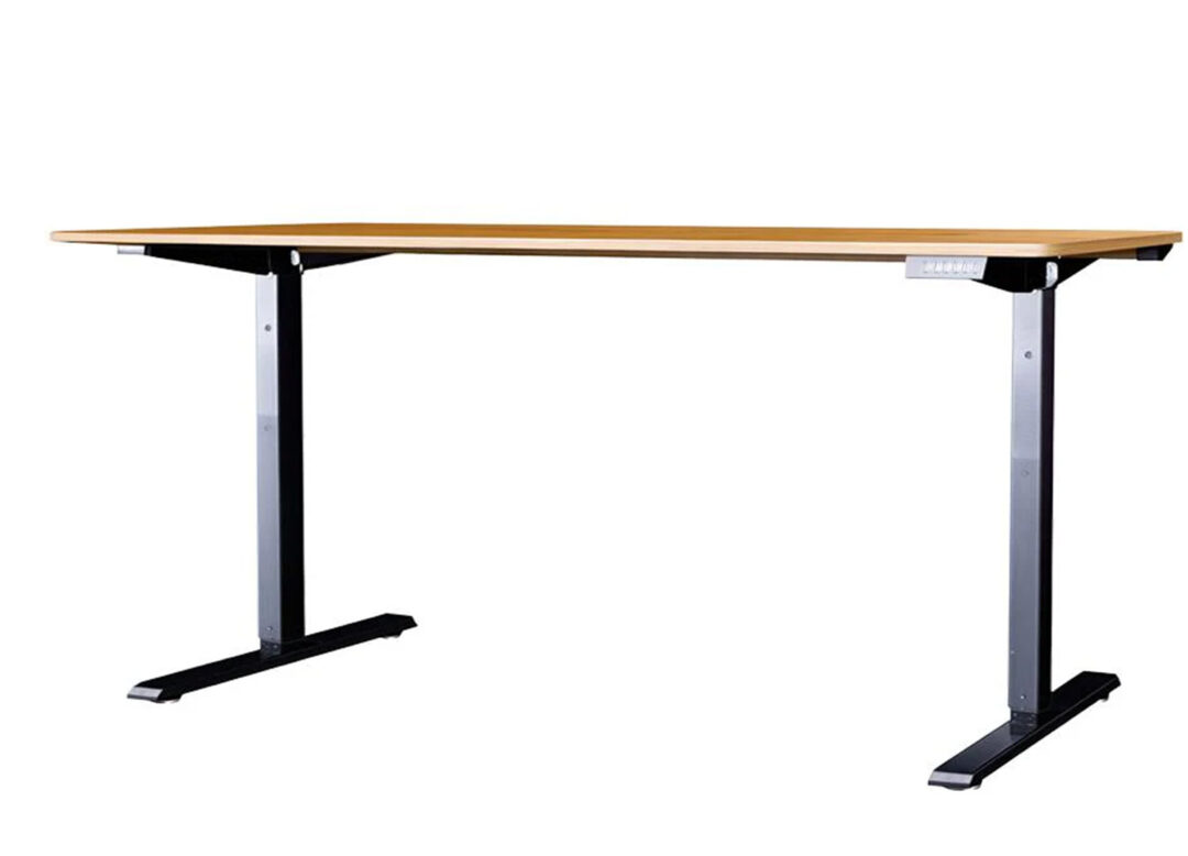 Bureau ALTO 160 cm avec plateau finition chêne naturel et structure en métal noir sur fond blanc