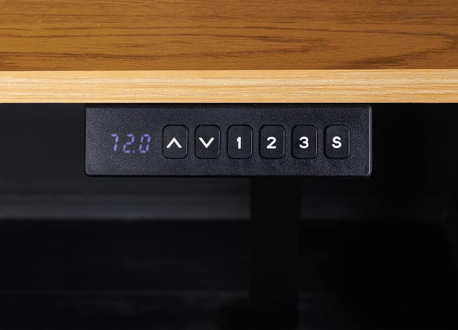 Zoom sur le boîtier digital du bureau ALTO avec touches mémoire pour régler la hauteur