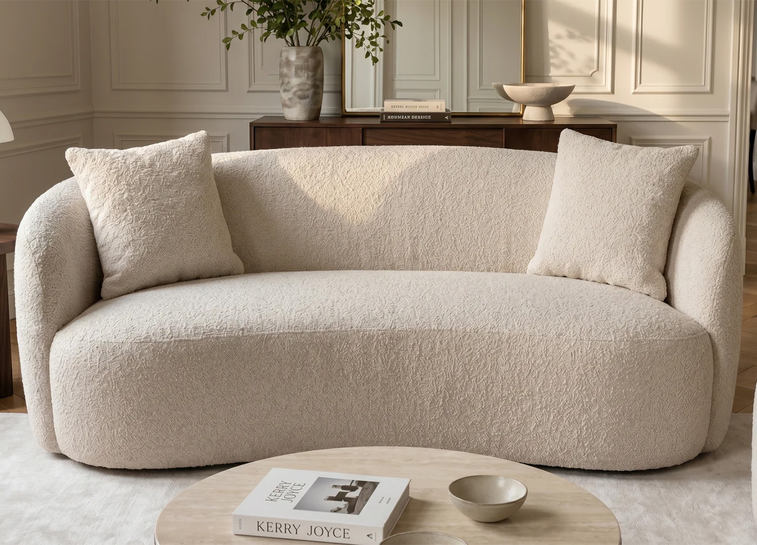 Canapé SOLANE 2 places en bouclé beige avec forme organique arrondie