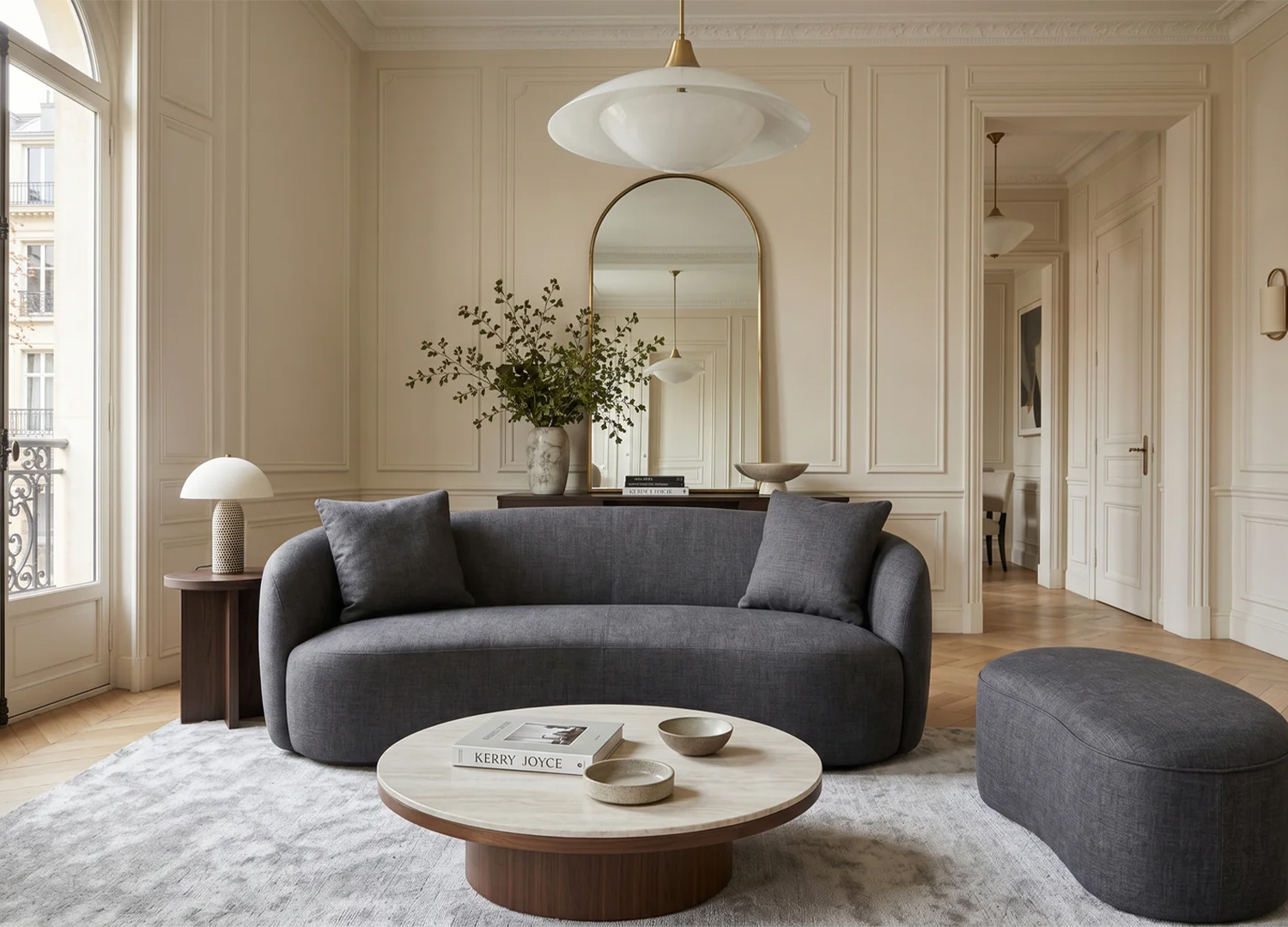Canapé SOLANE gris graphite dans un salon contemporain avec décoration sobre