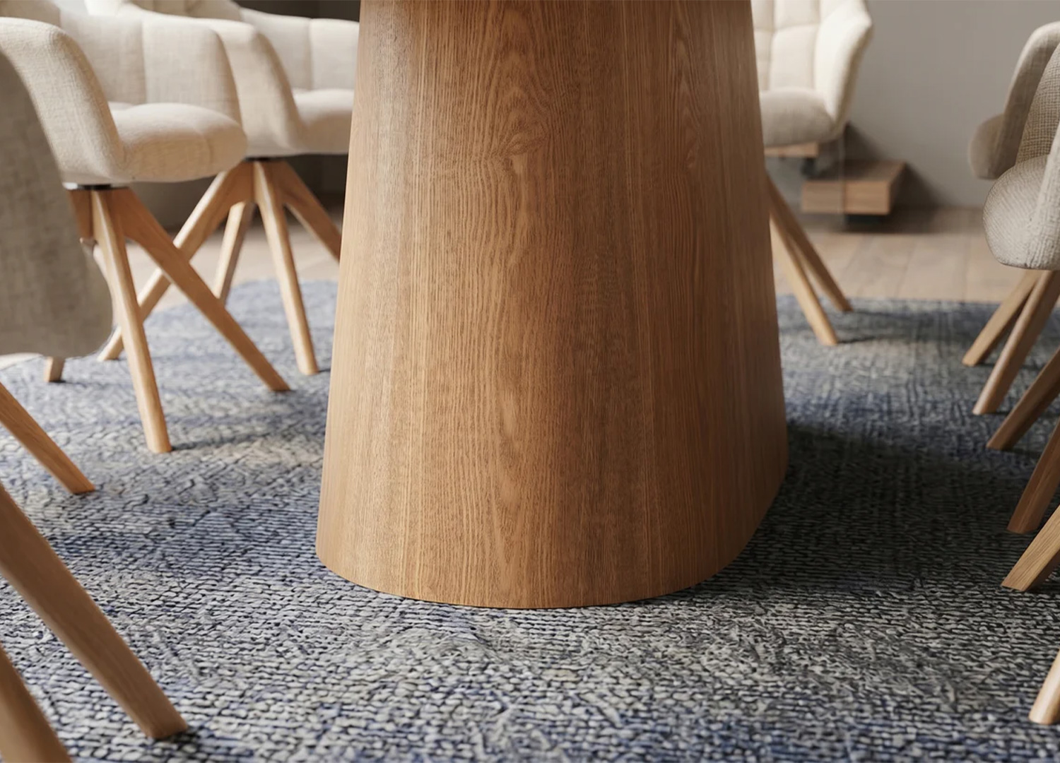 Gros plan sur le veinage du pied colonne en placage véritable chêne de la table SÉRANDE