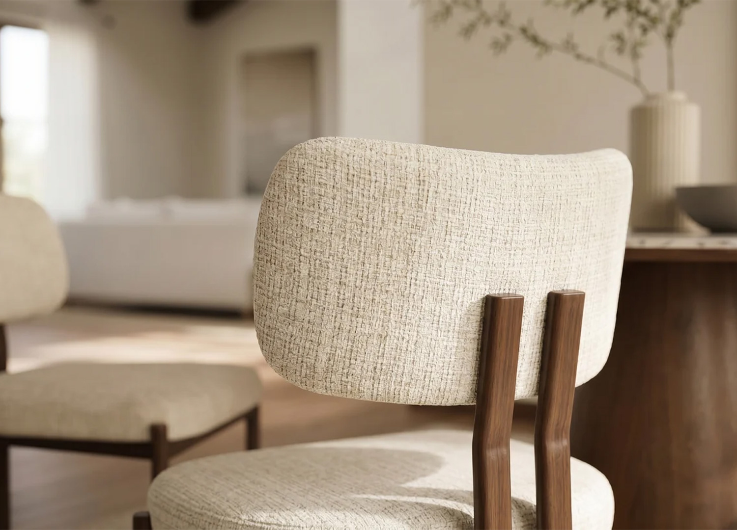 Vue de dos du dossier rembourré en tissu chenille beige crème de la chaise AVELINE