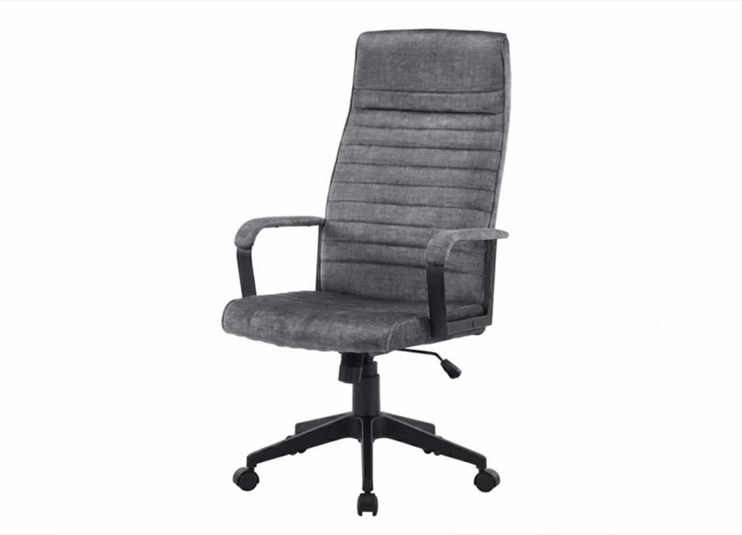 Fauteuil de bureau SÉVAN en velours anthracite avec dossier haut et roulettes sur fond blanc