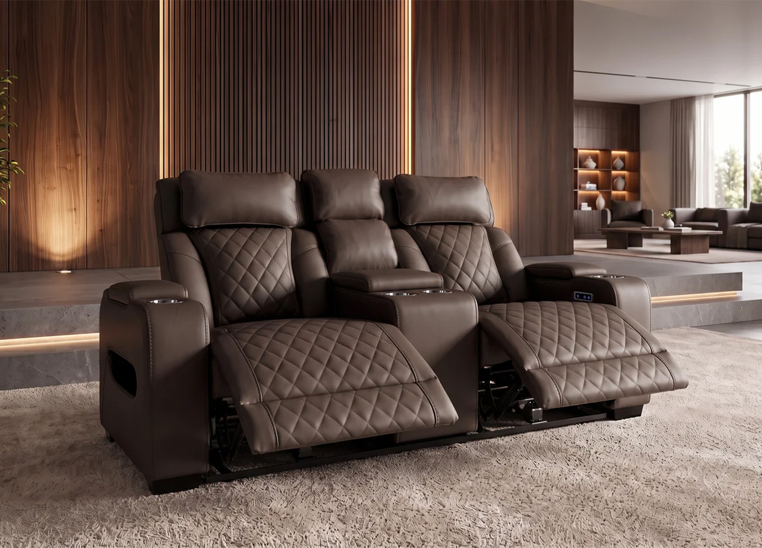 Fauteuil cinéma ÉVORIA marron avec ses deux assises relax électriques entièrement déployées dans un salon contemporain