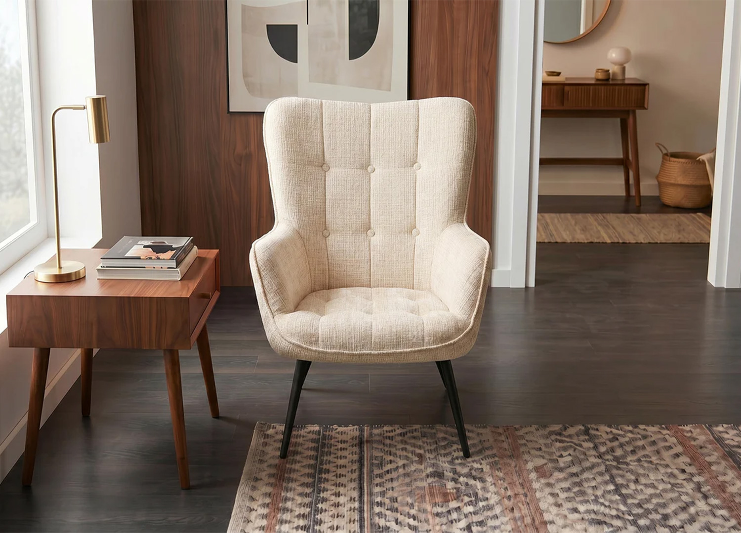 Vue de face du fauteuil SÉLÈNE en chenille champagne avec dossier haut capitonné